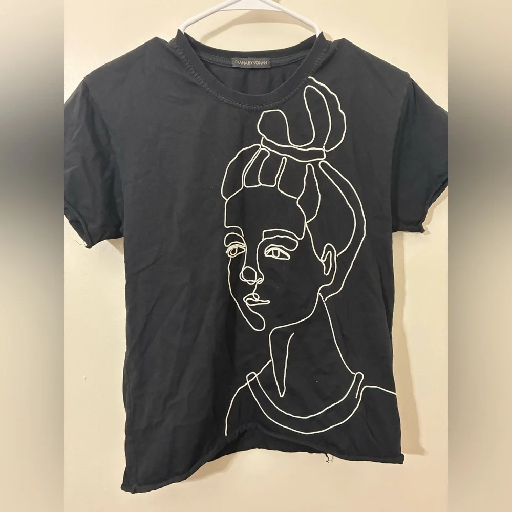 Dianaeyvonah Black T-Shirt with White Line Art Size S